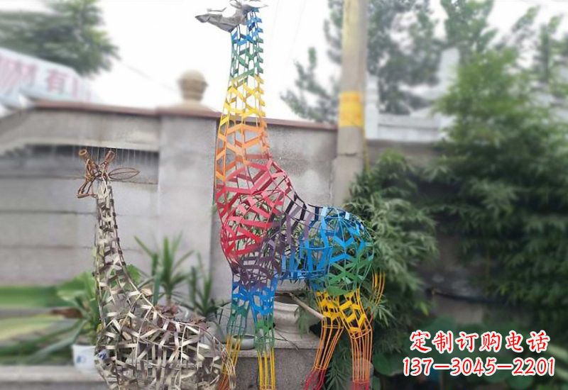 江西长颈鹿雕塑优雅而古典的艺术