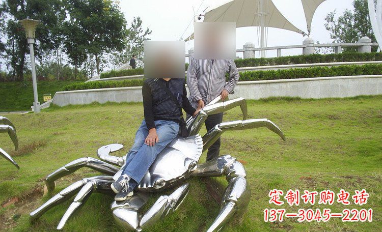 江西不锈钢螃蟹雕塑艺术美化公园环境