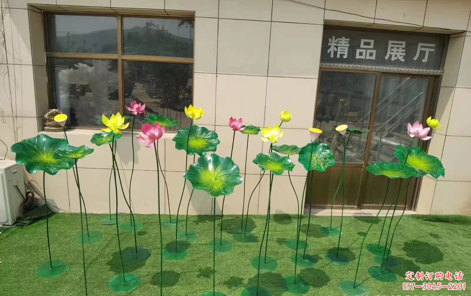 江西不锈钢荷花雕塑给景观增添美感