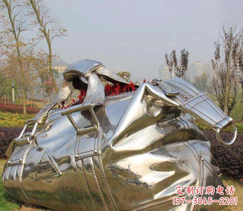 江西精美不锈钢手提包雕塑