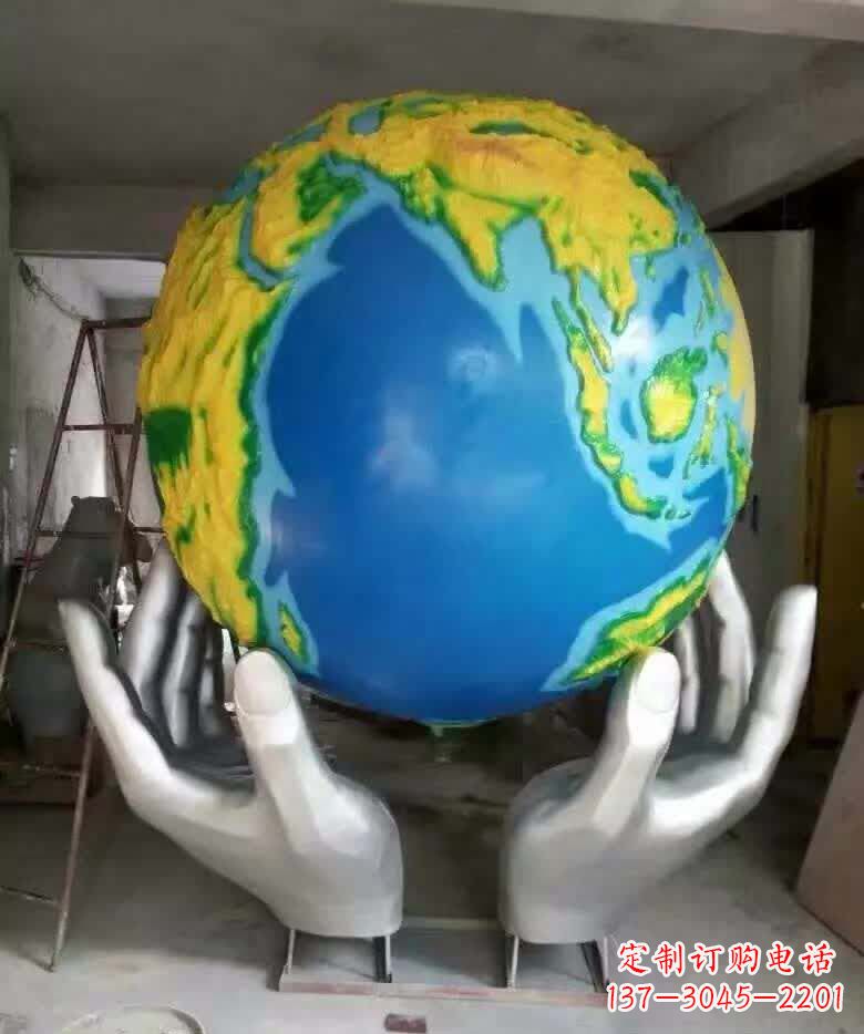 江西不锈钢手托地球雕塑精美的艺术作品