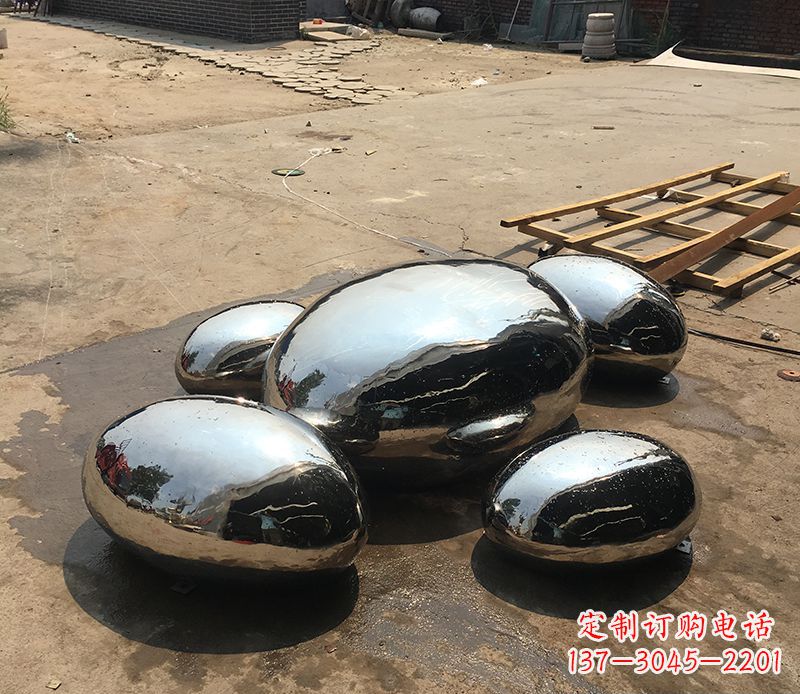 江西不锈钢水滴雕塑给景观增添独特魅力