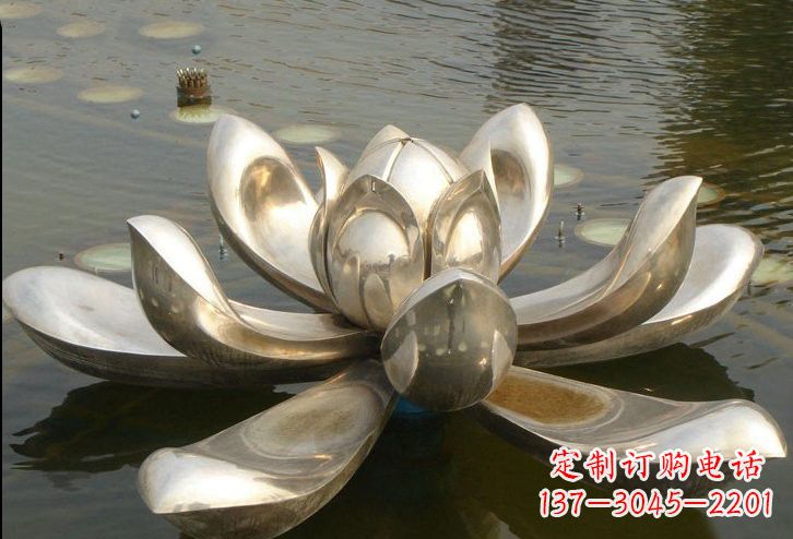 江西不锈钢水面上的莲花雕塑