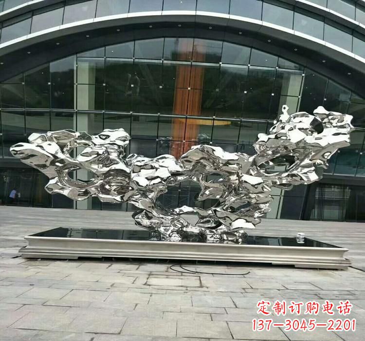 江西灵动的太湖石雕塑