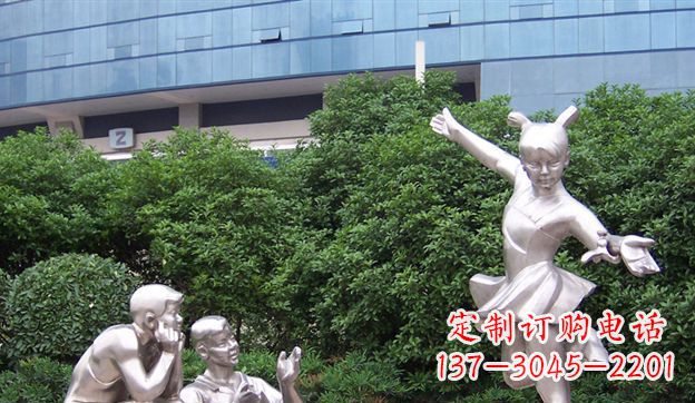 江西不锈钢制作的儿童踢毽子雕塑