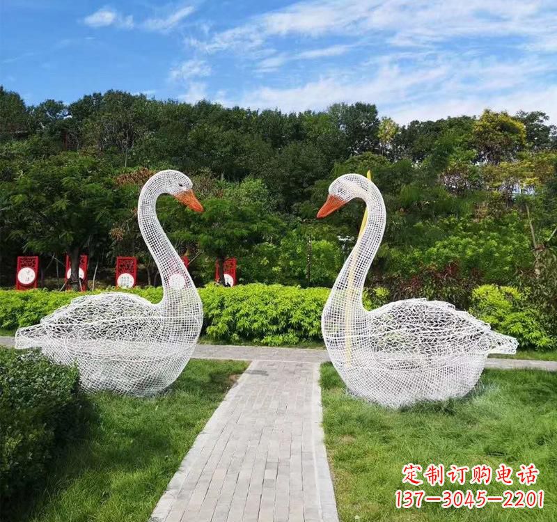 江西不锈钢天鹅雕塑——象征着爱与和平