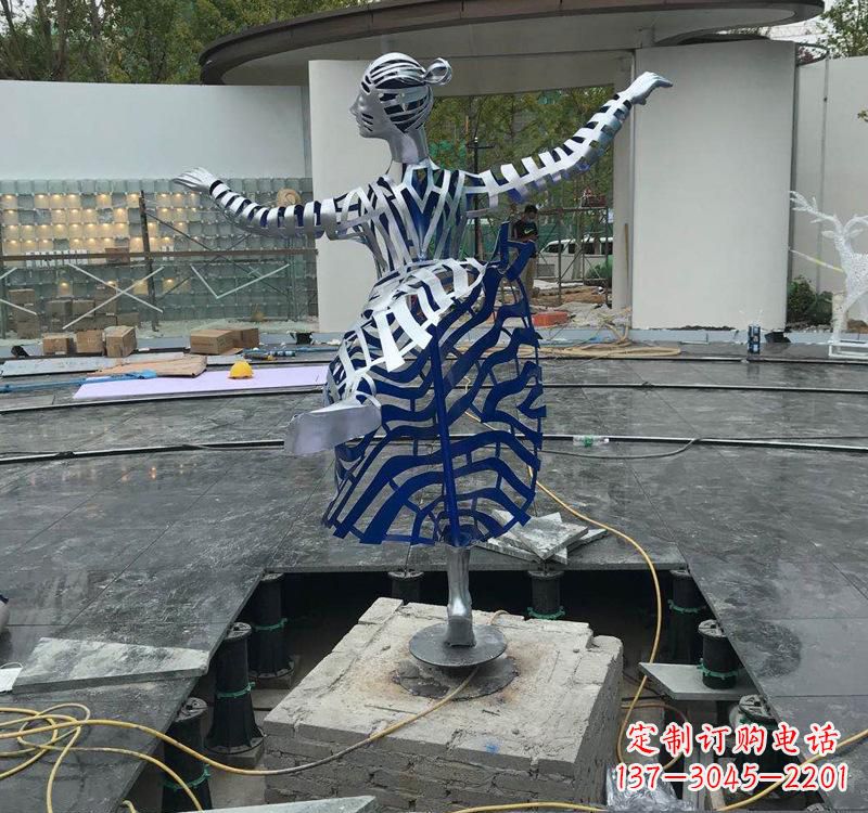 江西不锈钢女孩——精美雕塑