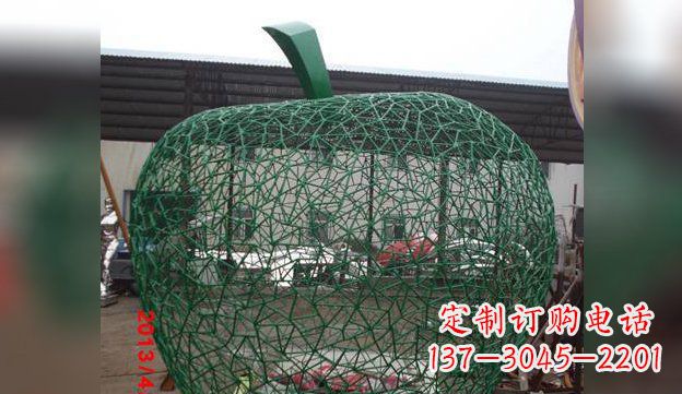 江西不锈钢网制作的苹果雕塑——精致且耐久