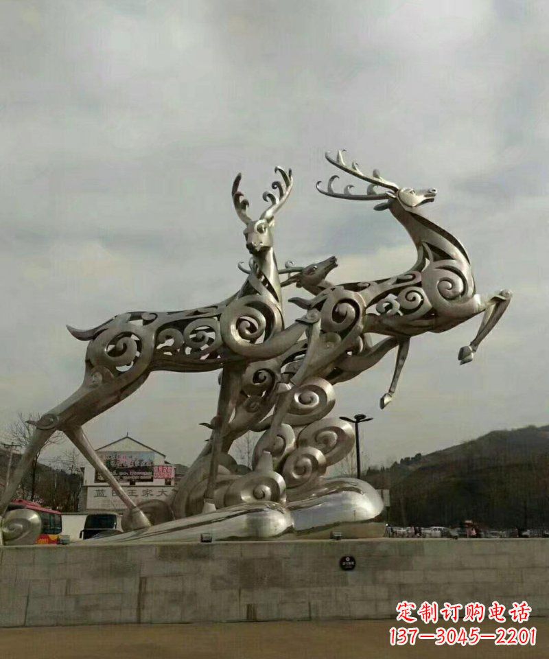 江西梅花鹿雕塑——祥云梅花鹿广场的标志
