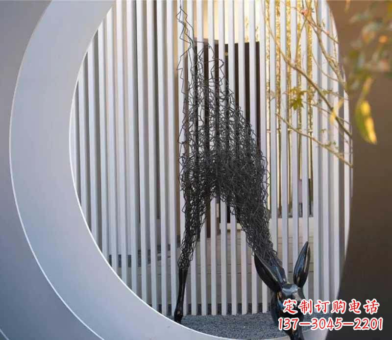 江西不锈钢小区的长颈鹿雕塑