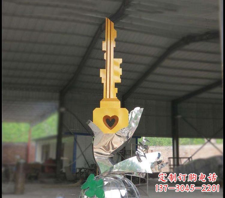 江西不锈钢校园手提钥匙雕塑