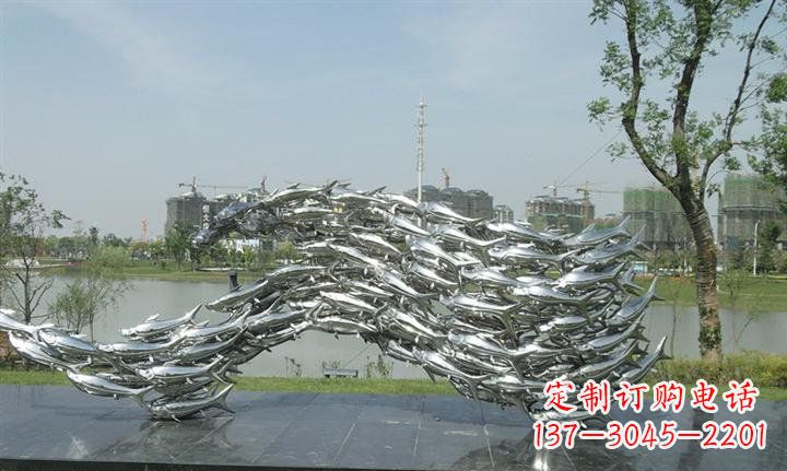 江西精美动物雕塑点缀不锈钢鱼群公园
