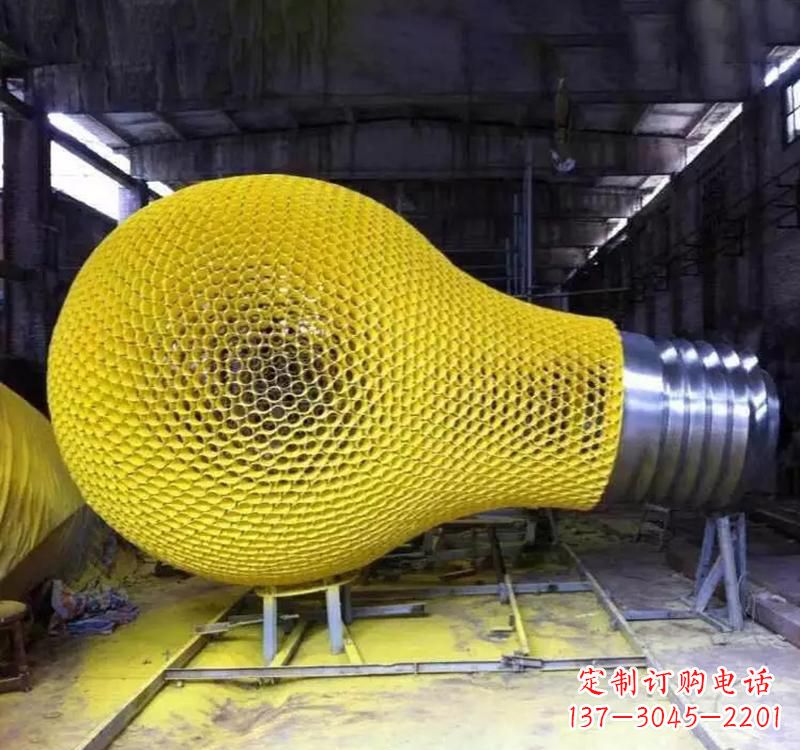 江西不锈钢灯泡雕塑精美而又抢眼