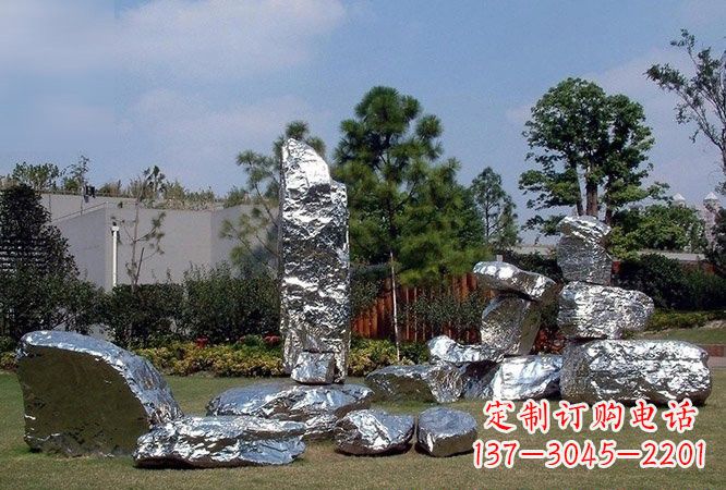 江西美丽的太湖石雕塑