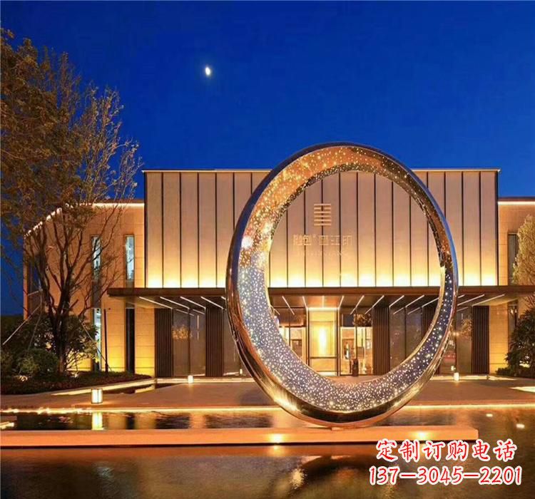 江西不锈钢圆环雕塑给空间增添无限美感