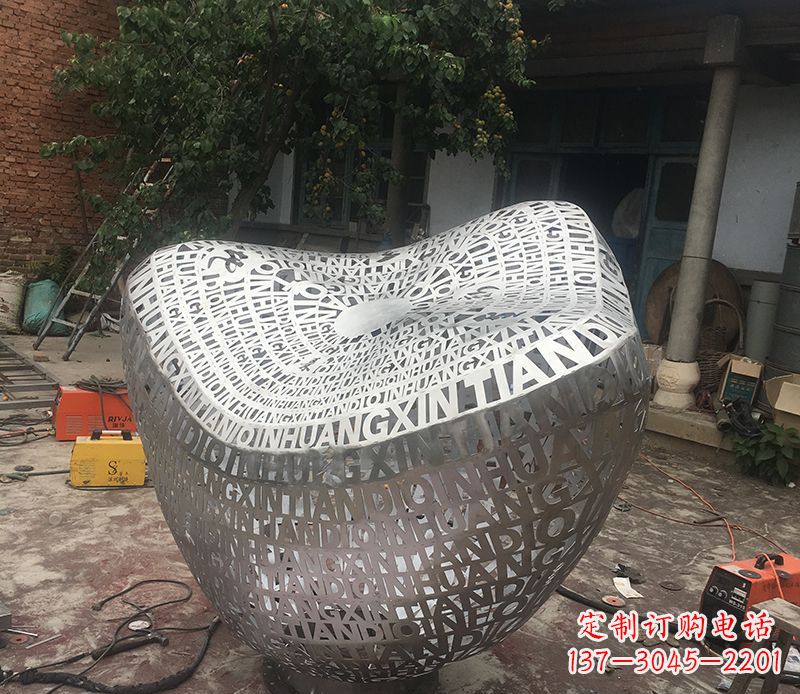 江西不锈钢元宝雕塑精美外形与精美文化