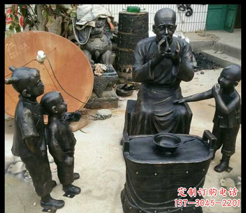 江西糖果街上的铜雕精灵