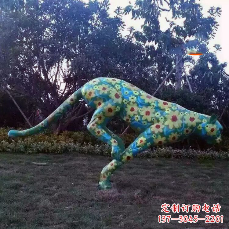 江西玻璃钢彩绘豹子雕塑艺术与自然的完美结合