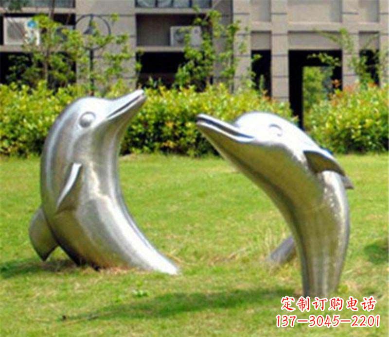 江西海豚雕塑草坪上的精美装饰