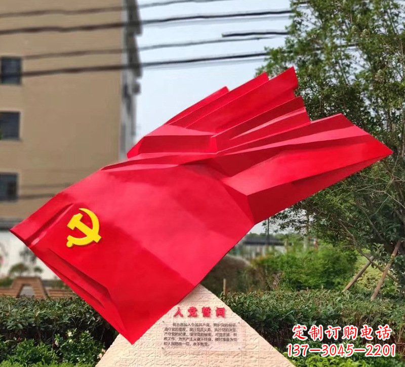 江西城市把党旗插上高高的旗杆