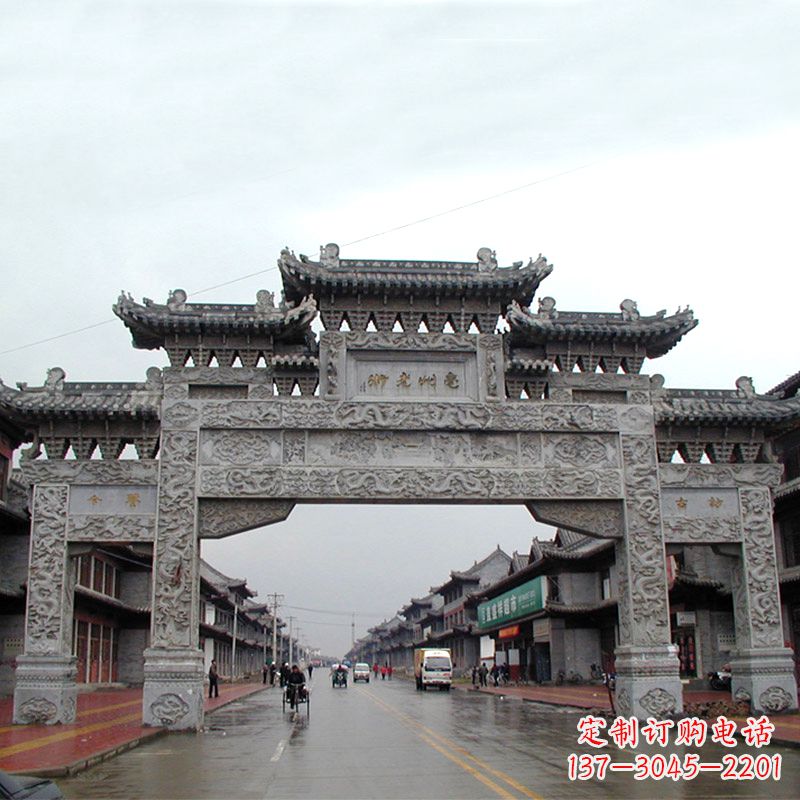江西城市街道上的历史风貌——仿古石牌楼