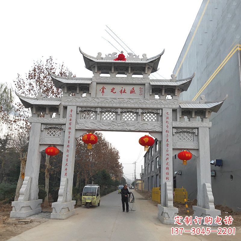 江西社区石雕牌坊传承中国传统文化