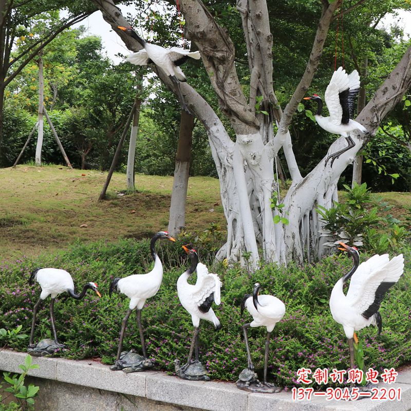 江西美丽的仙鹤雕塑