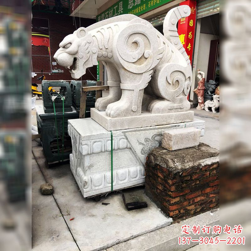 江西大理石广场大门上的精美豹子雕塑