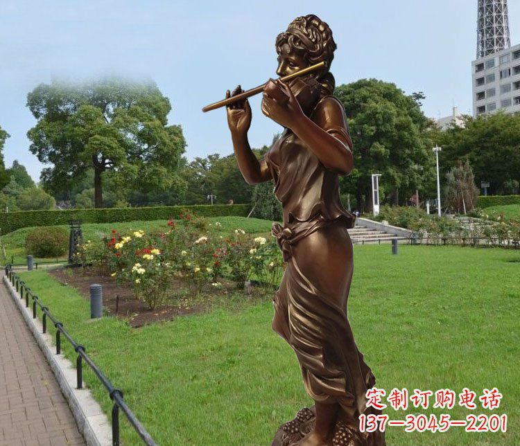 江西美女雕塑把美景变成静物