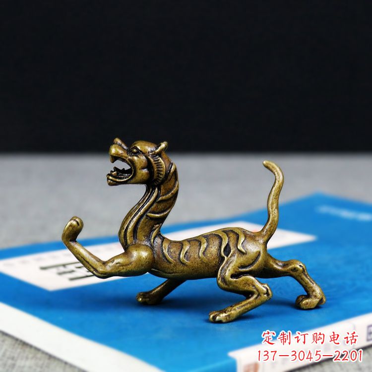 江西金色纯铜铸造的白虎雕塑