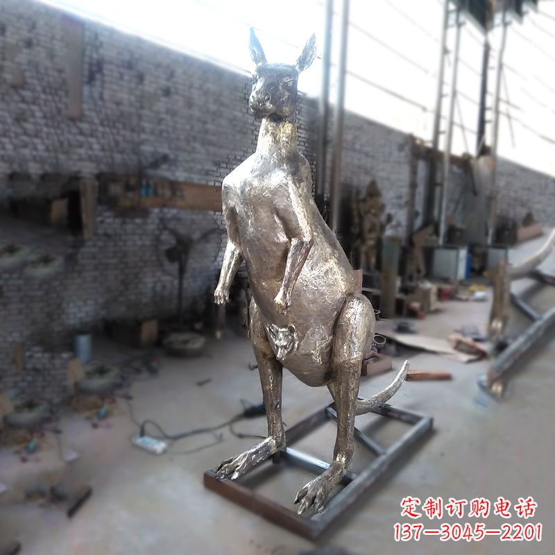 江西纯铜铸造的袋鼠雕塑