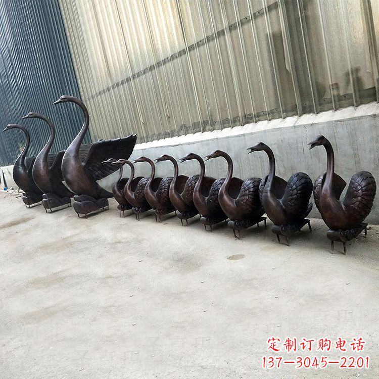 江西精致的铜质天鹅雕塑