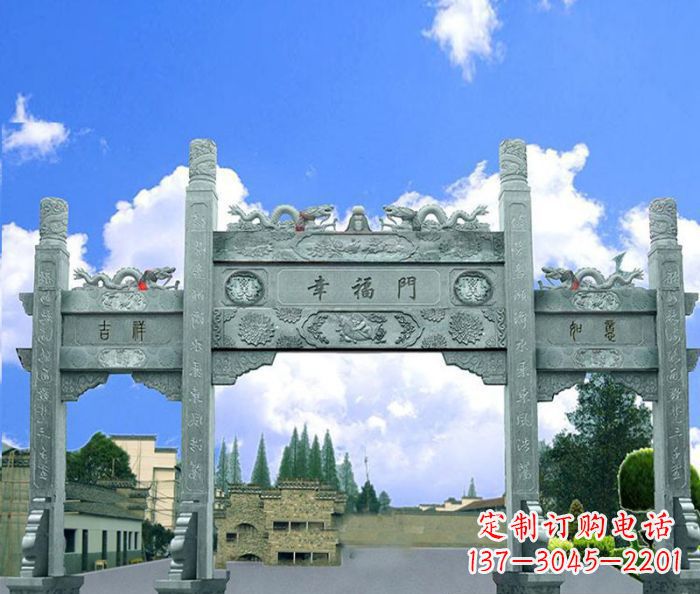 江西村庄三门牌坊的雕塑之美