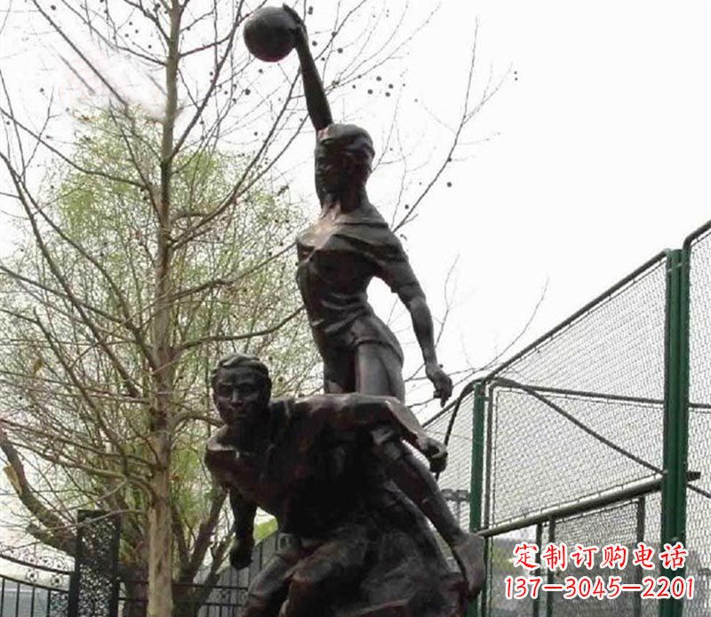 江西打篮球的运动员铜雕