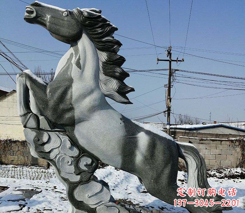 江西传统工艺马踏祥云石雕
