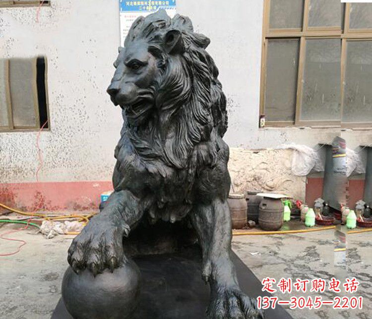 江西高质量西方踩球狮子铜雕塑