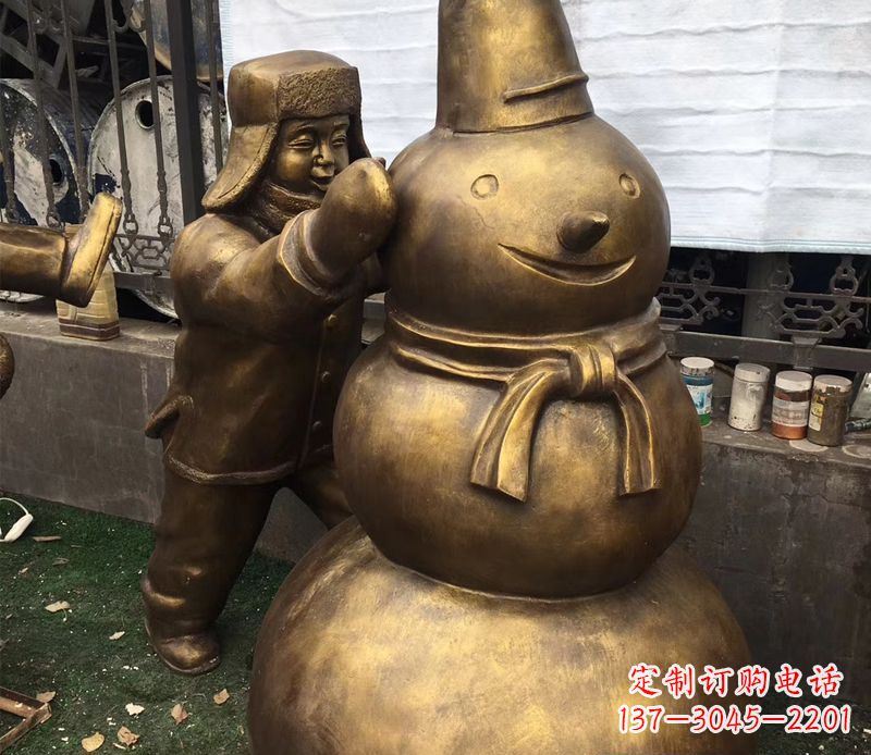江西戴帽子堆雪人的儿童铜雕