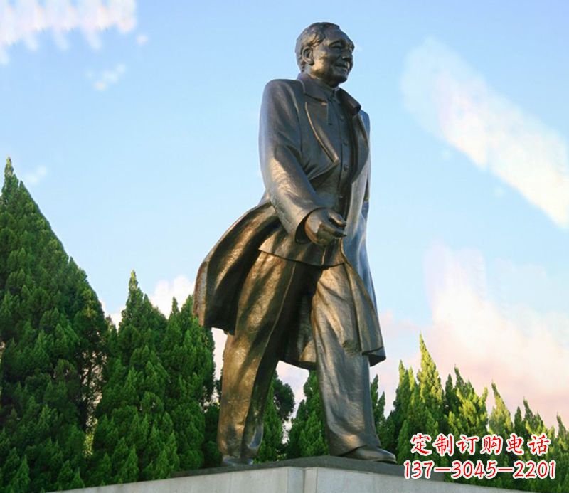 江西邓小平广场伟人铜雕