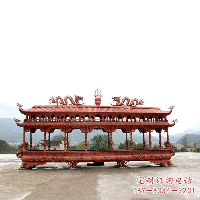 江西底部雕龙的铜香炉