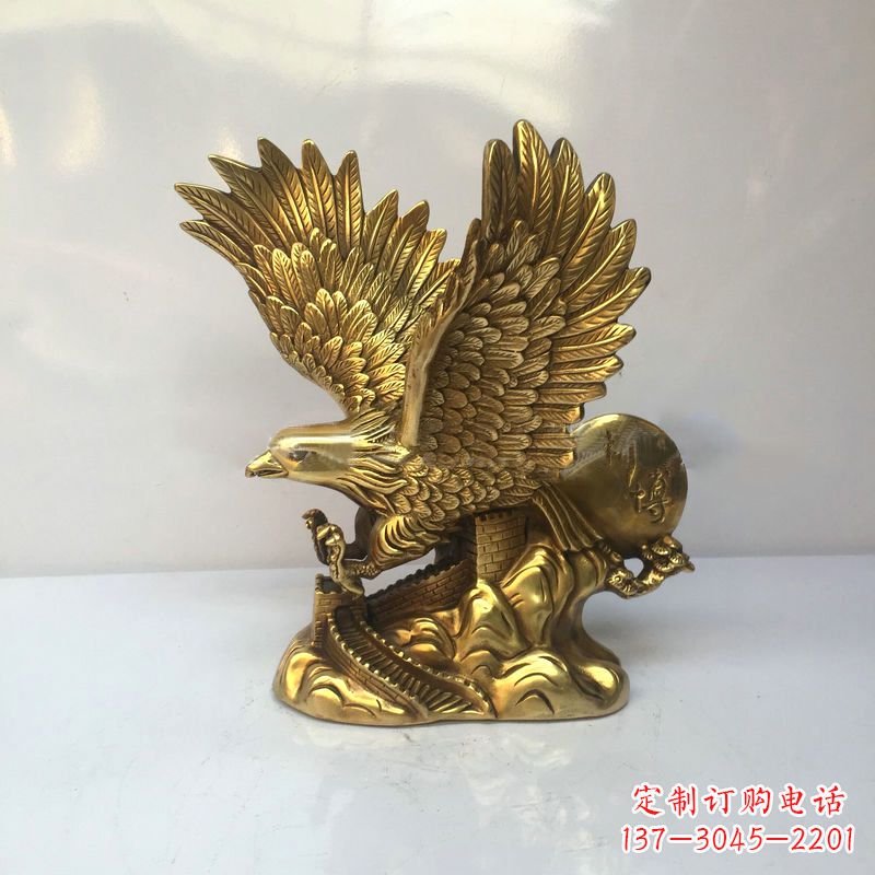 江西高雅迷人的镀金铜老鹰雕塑
