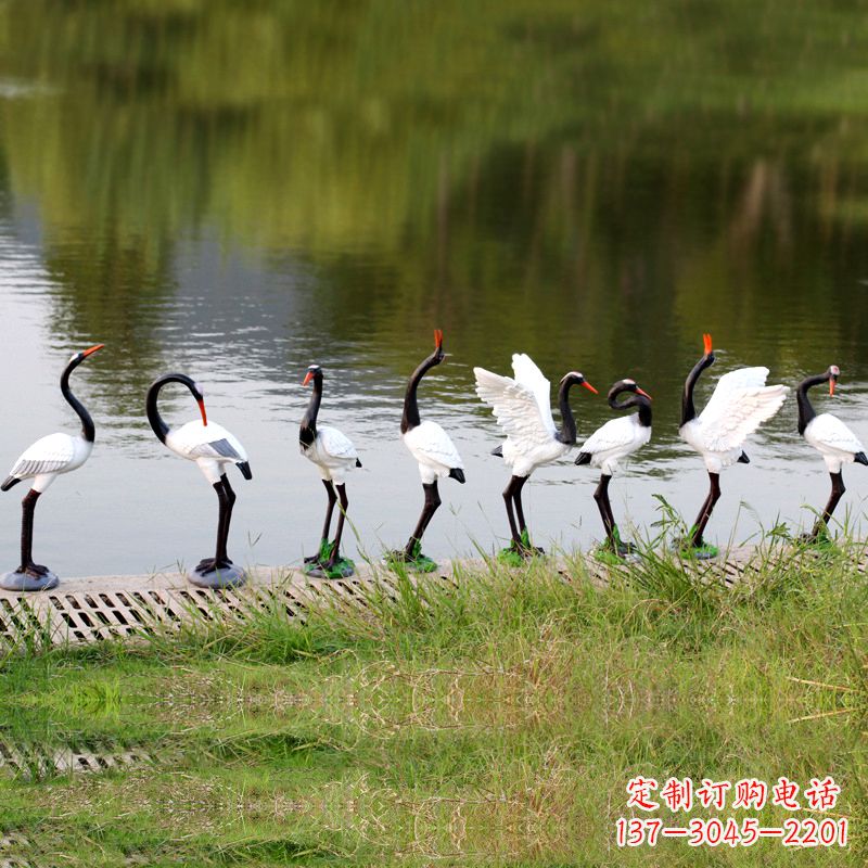 江西仿真仙鹤玻璃钢水景雕塑摆件-公园水池水塘琥珀动物雕塑