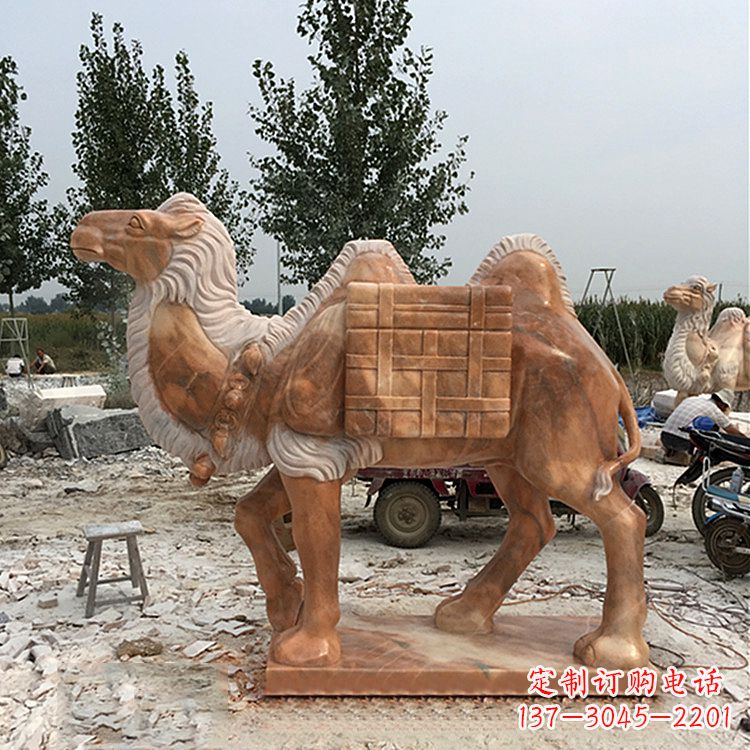 江西负重骆驼石雕晚霞红