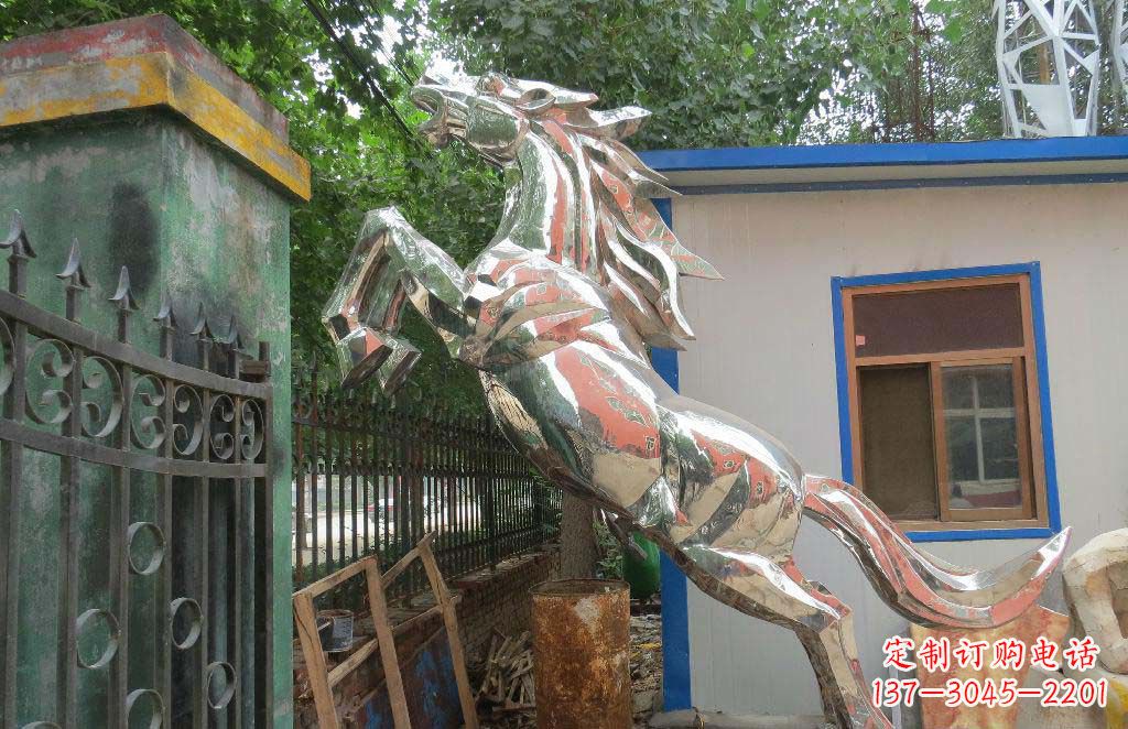 江西优雅凌厉的不锈钢奔跑马雕塑