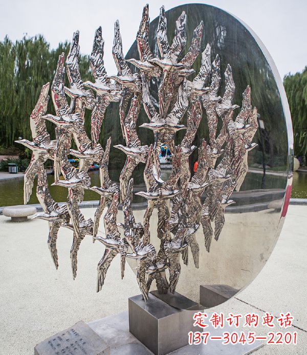 江西欣赏鸽子轻盈的美丽——不锈钢动物鸽子雕塑