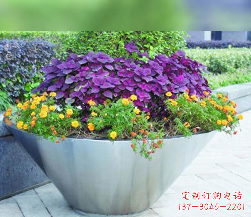 江西中领雕塑精致无比的花盆雕塑