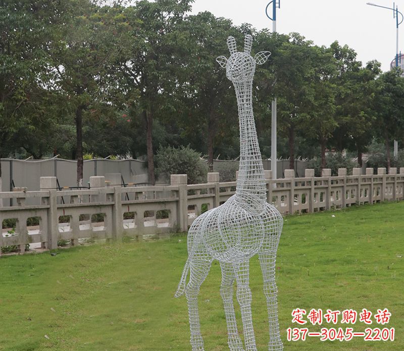 江西浪漫活力·不锈钢镂空长颈鹿雕塑