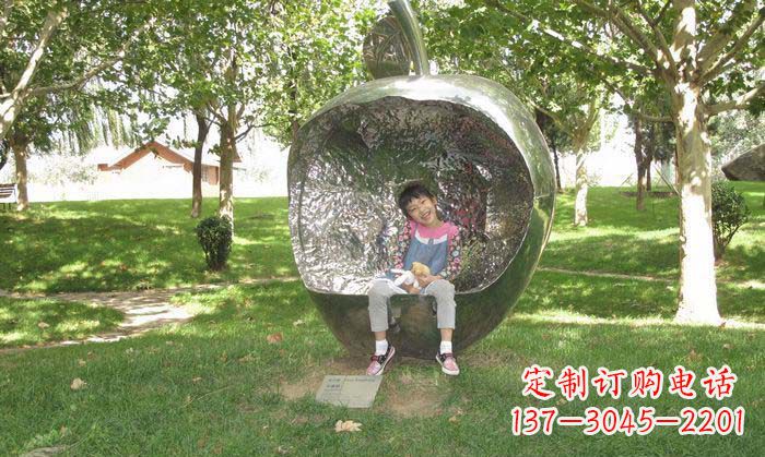 江西精致雕刻不锈钢苹果座椅雕塑