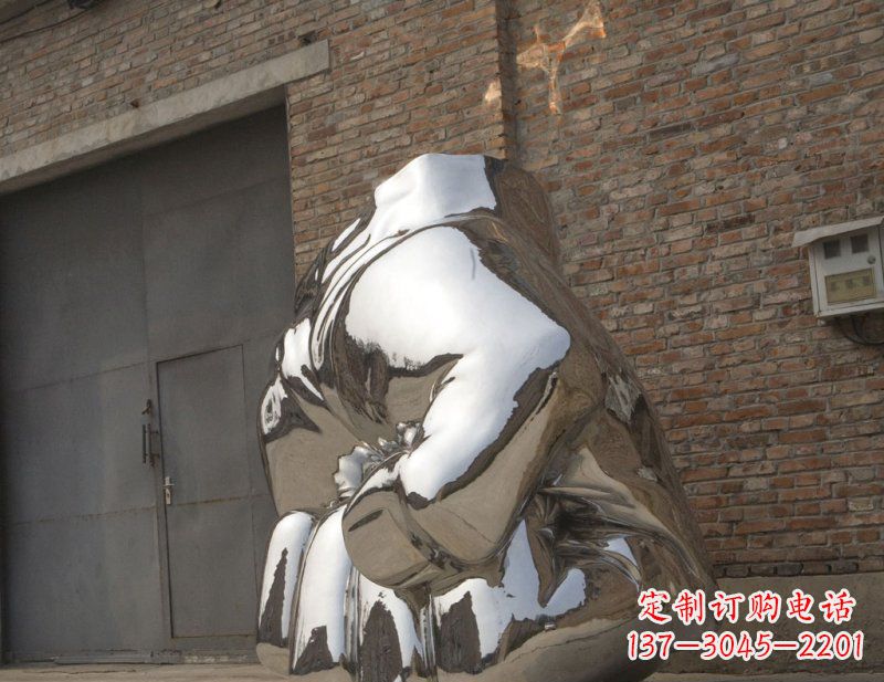 江西冰冷威力，让精神抖动的不锈钢拳头雕塑
