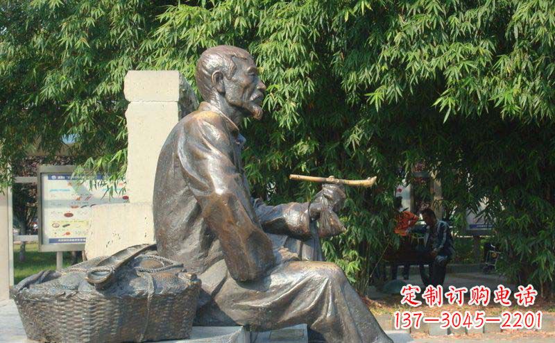 江西公园抽袋烟的老人小品铜雕