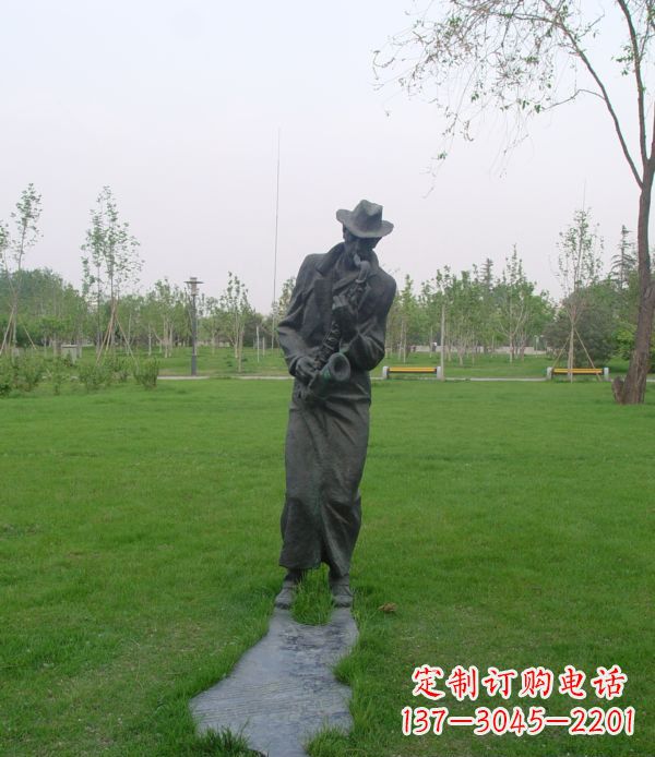 江西公园吹萨克斯人物铜雕